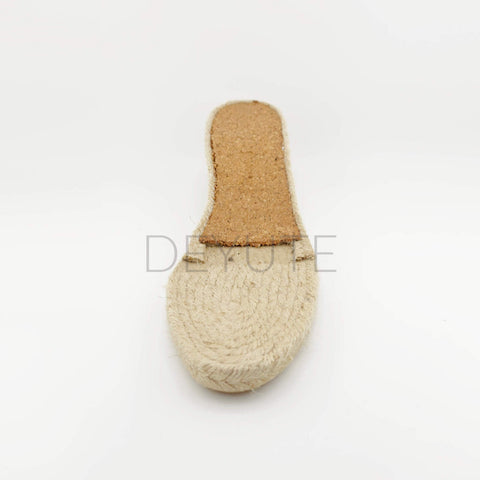 modelo Aston Martin frontal